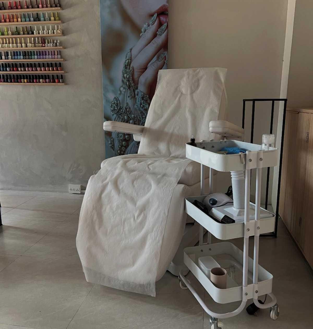 RUSSIAN MANICURE STUDIO RUSSIAN MANICURE STUDIO