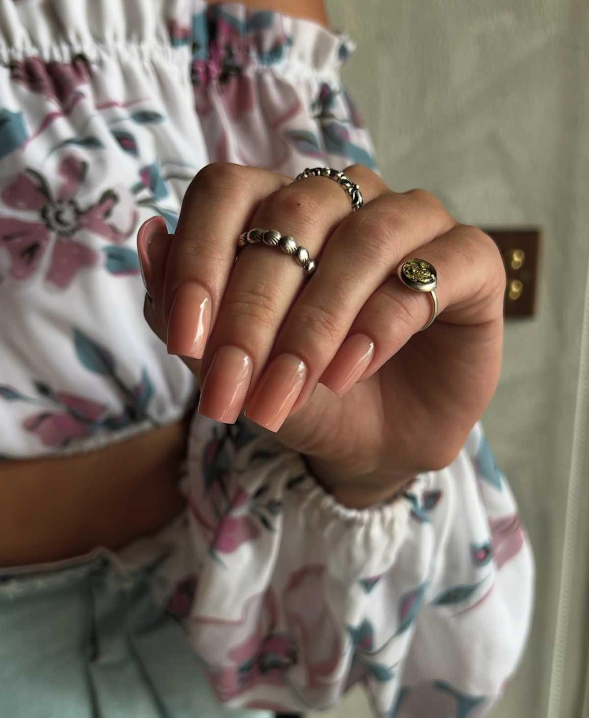 RUSSIAN MANICURE STUDIO RUSSIAN MANICURE STUDIO