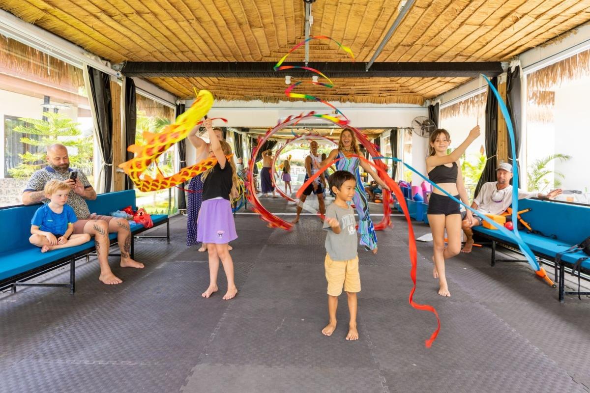 MAYA FAMILY STUDIO MAYA FAMILY STUDIO