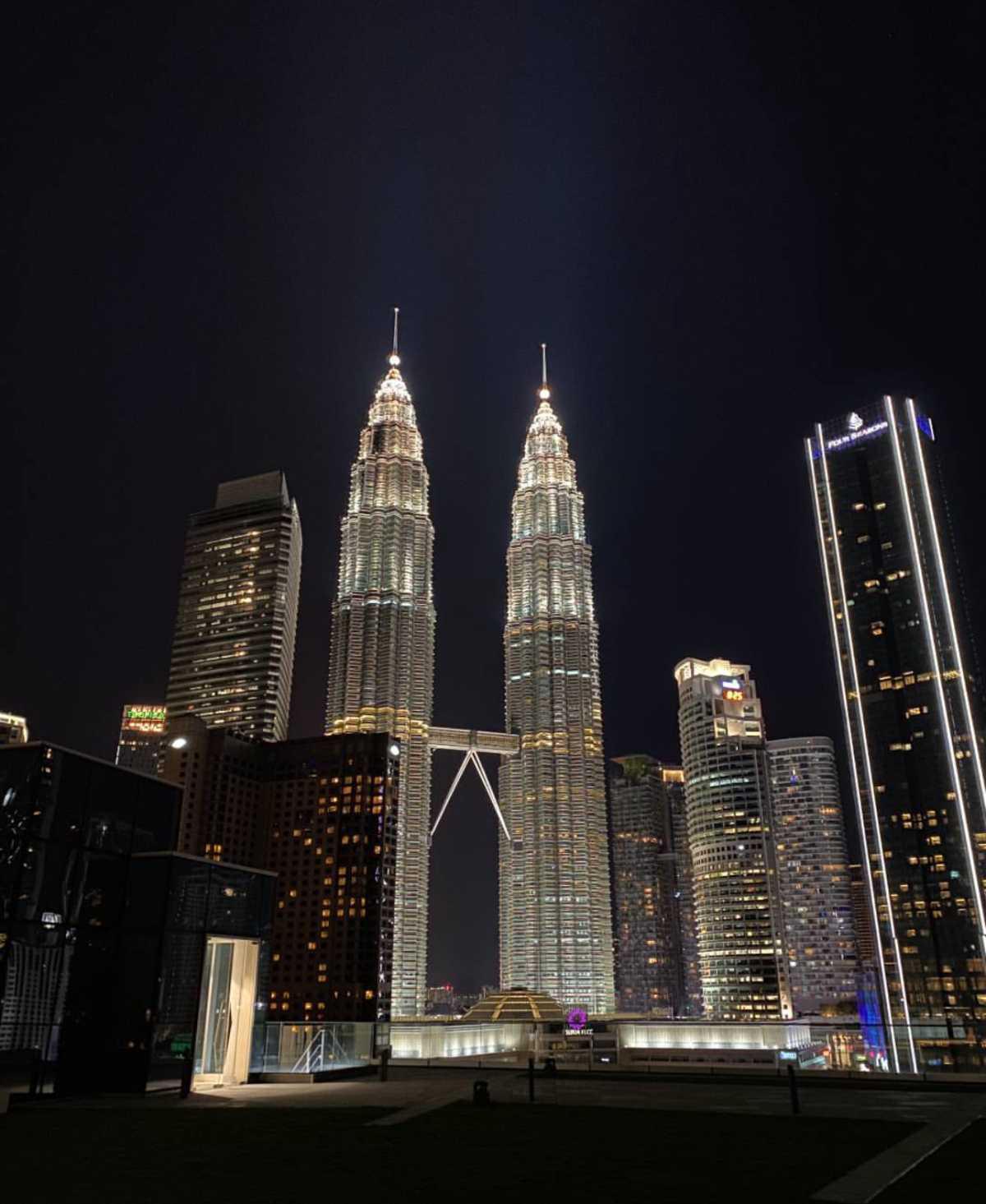 PETRONAS TWIN TOWER PETRONAS TWIN TOWER