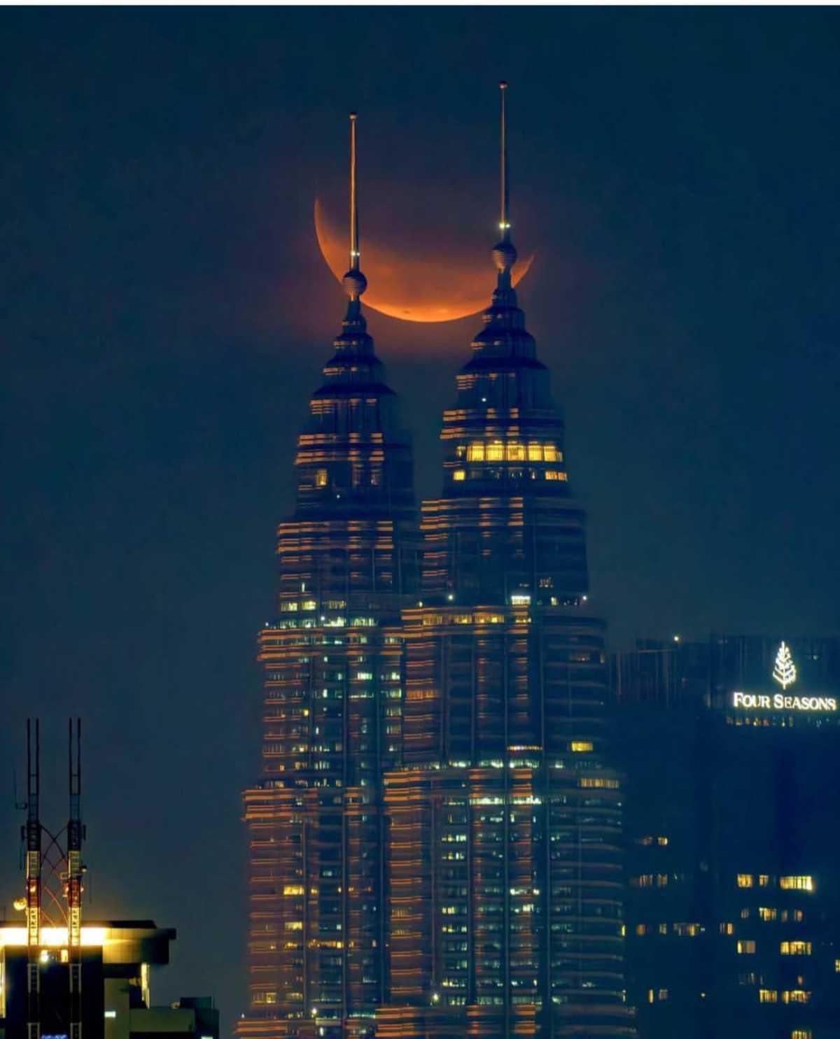 PETRONAS TWIN TOWER PETRONAS TWIN TOWER