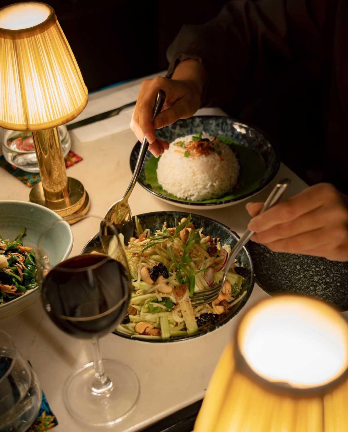 THE CHOW KIT KITCHEN & BAR THE CHOW KIT KITCHEN & BAR