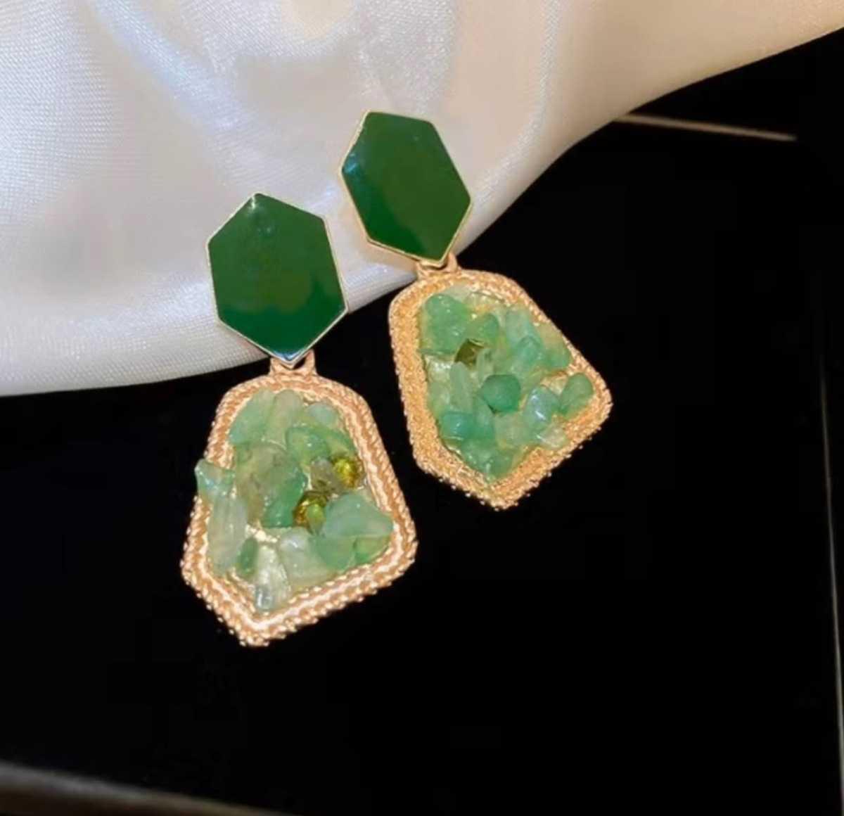 QUEENS ACCESSORIES QUEENS ACCESSORIES