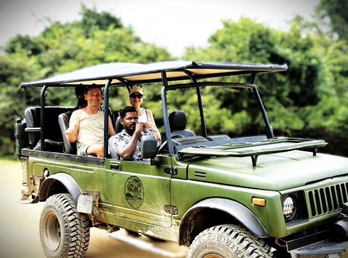 SUPER TOUR ARUGAM BAY SUPER TOUR ARUGAM BAY