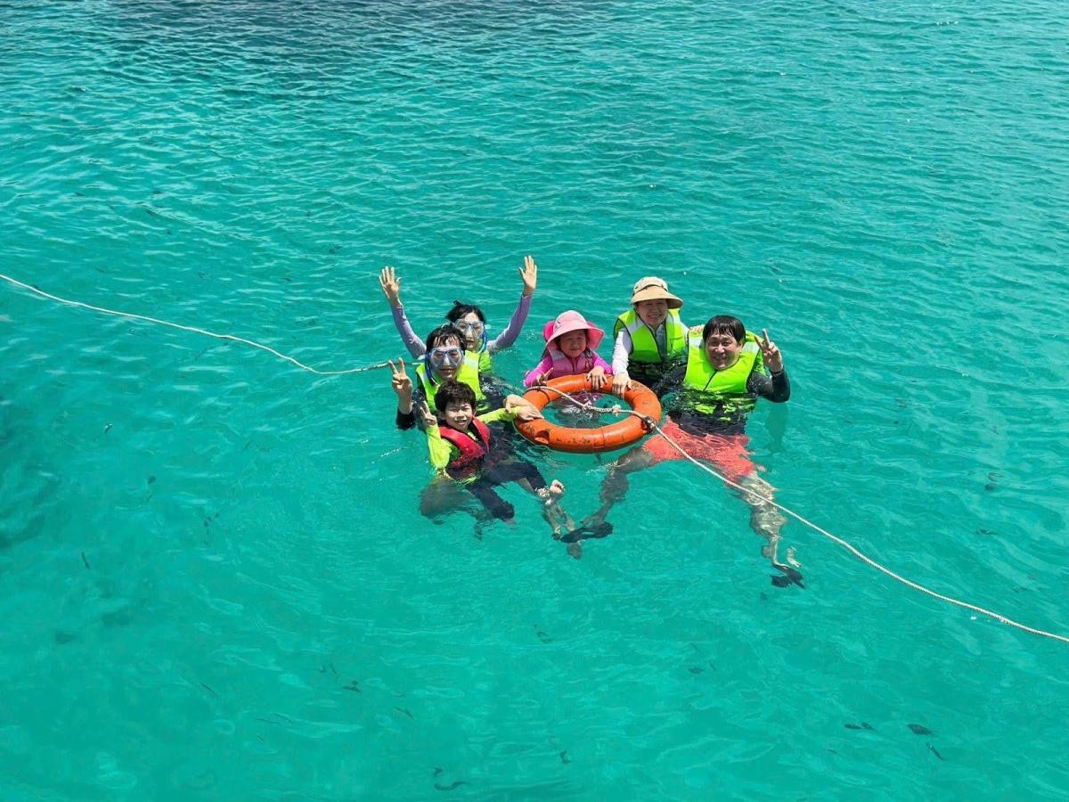 SON TRA PENINSULA • SNORKELING CRUISE 