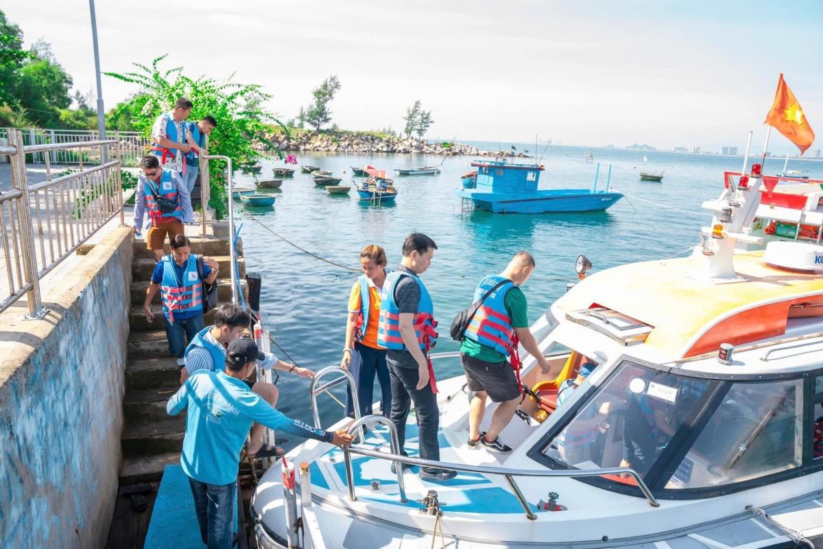 SON TRA PENINSULA • SNORKELING CRUISE SON TRA PENINSULA • SNORKELING CRUISE