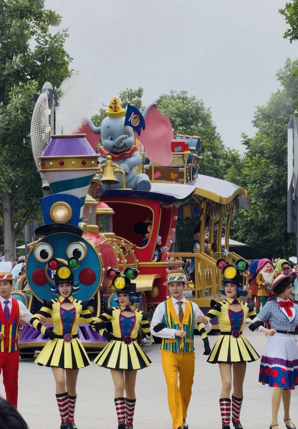 𝙎𝙝𝙖𝙣𝙜𝙝𝙖𝙞 𝘿𝙞𝙨𝙣𝙚𝙮𝙡𝙖𝙣𝙙 – The Magic, the Thrills & the Ultimate Family Adventure