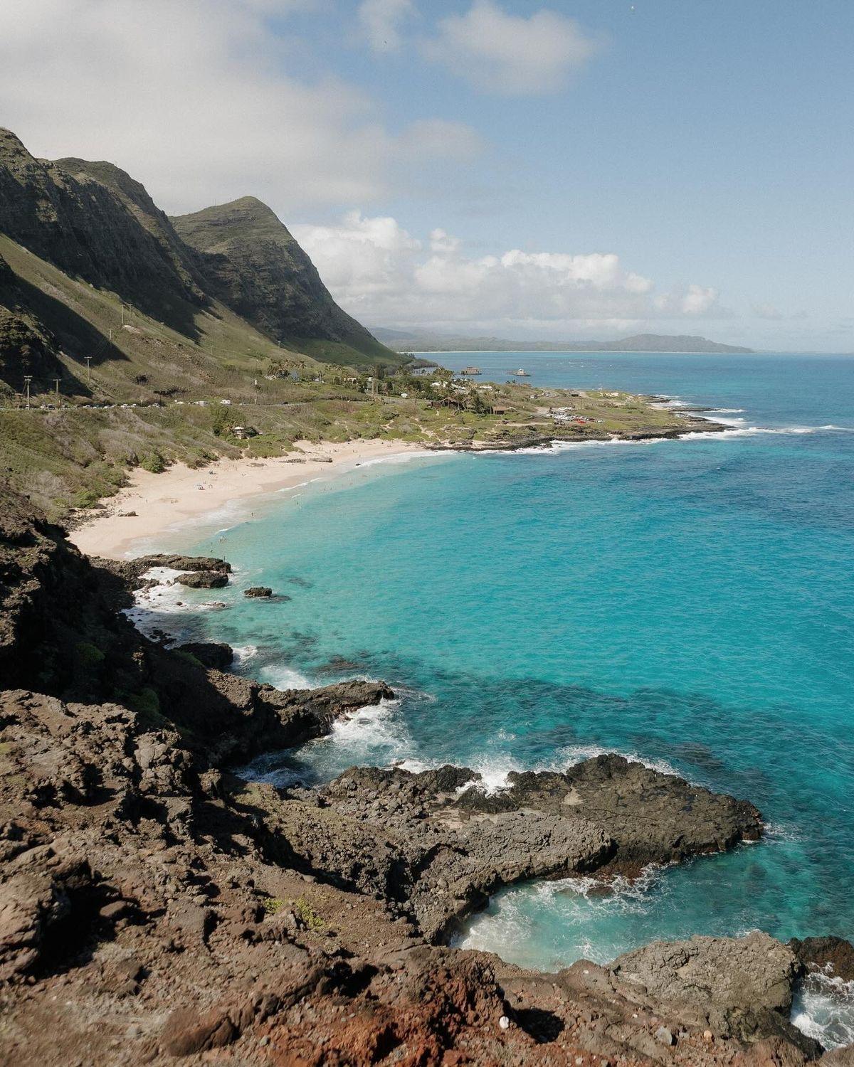 MAKAPUʻU POINT LIGHTHOUSE TRAIL 🌄 MAKAPUʻU POINT LIGHTHOUSE TRAIL 🌄