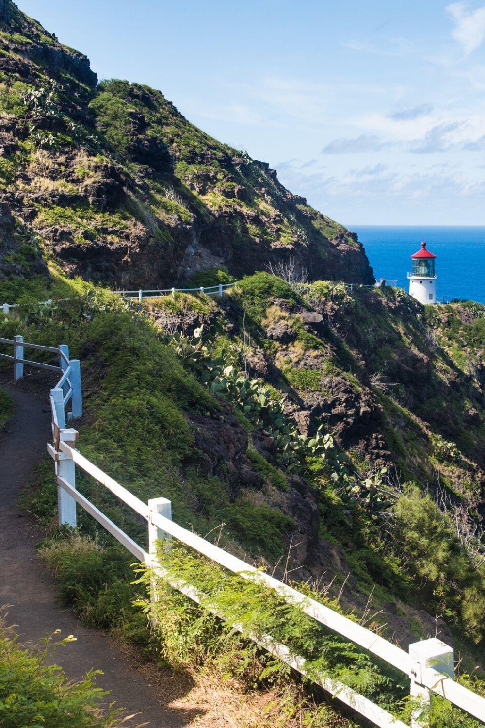 MAKAPUʻU POINT LIGHTHOUSE TRAIL 🌄 MAKAPUʻU POINT LIGHTHOUSE TRAIL 🌄