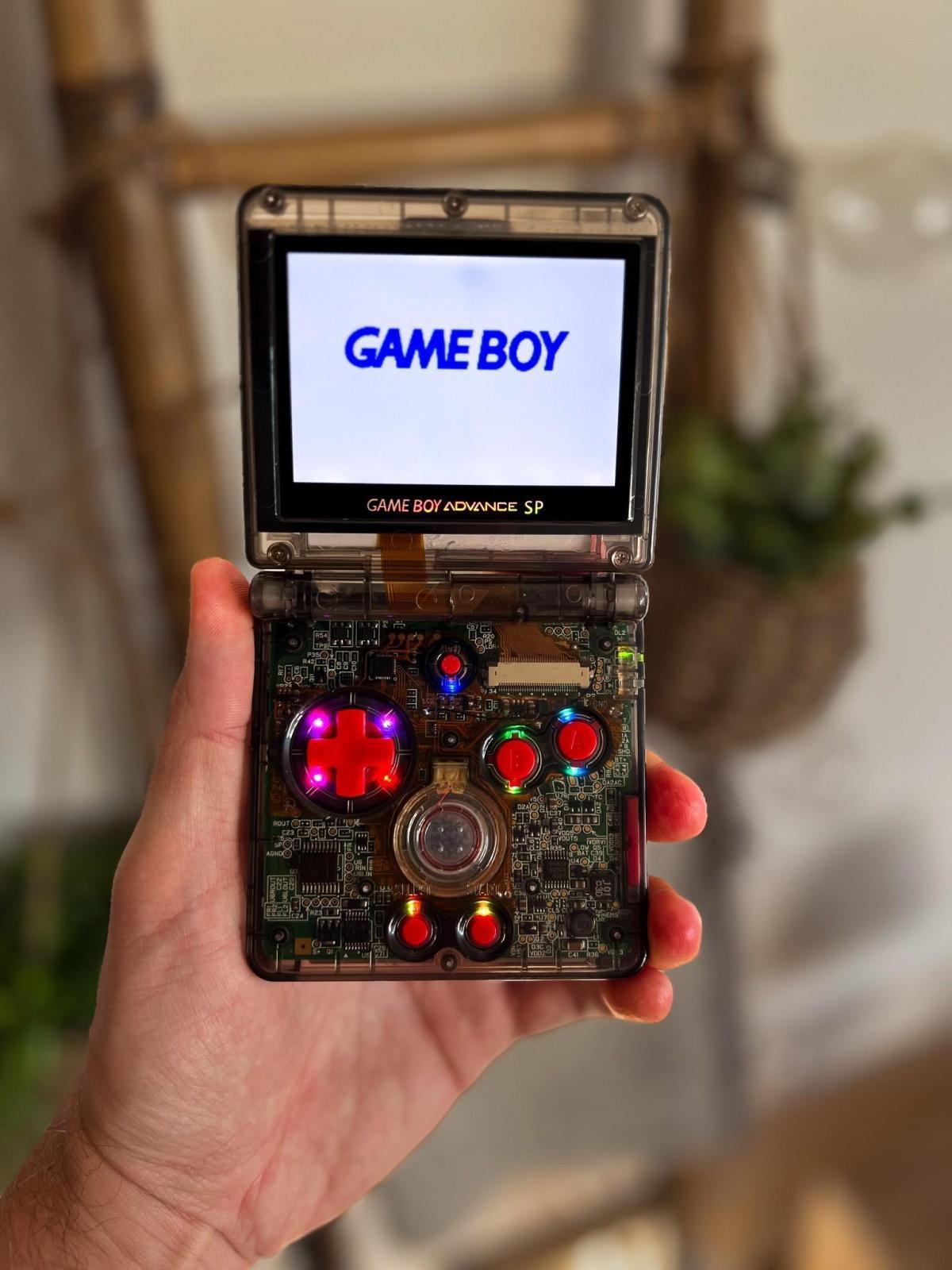 Brancher un casque sur une GBA SP : quel adaptateur choisir ? Brancher un casque sur une GBA SP : quel adaptateur choisir ?