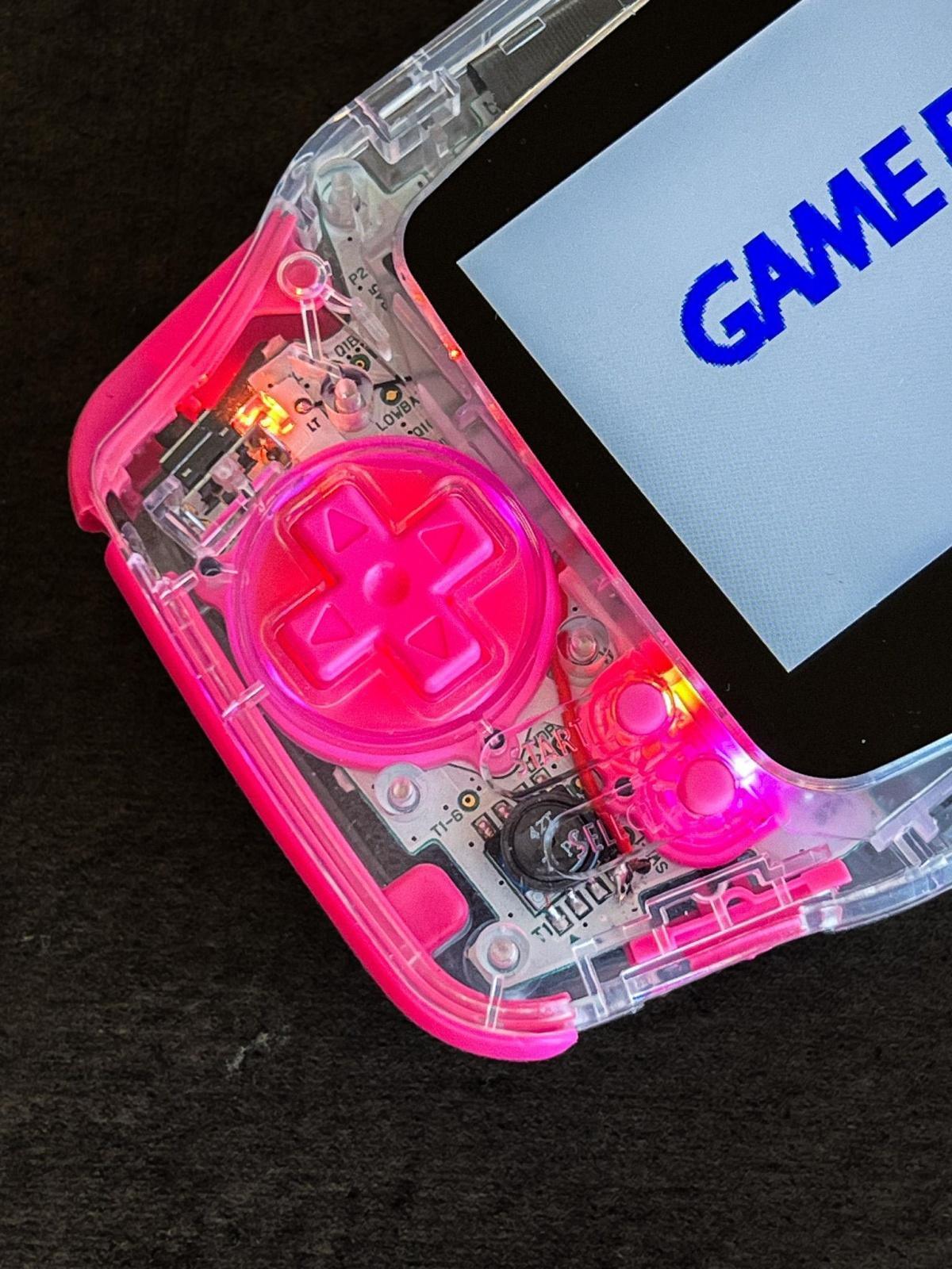 LED RGB sur Game Boy Advance : faut-il choisir une GBA lumineuse ? LED RGB sur Game Boy Advance : faut-il choisir une GBA lumineuse ?