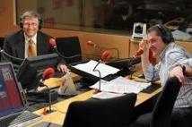 De Bill Gates à Zahia Dehar. Yves Calvi fait souvent le grand écart... © Abaca Press pour RTL / C.Guibbaud