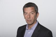 Totem opère Michel Cymes