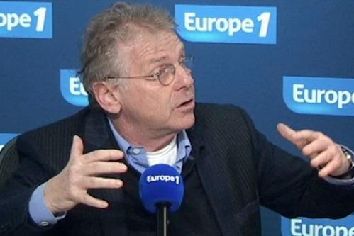 "Avec la liberté de ton qui le caractérise" precise la station, Daniel Cohn-Bendit tiendra un billet d’humeur du lundi au vendredi dans Europe 1 Matin dès le 26 août. C’est la première fois que Daniel Cohn-Bendit interviendra quotidiennement sur une radio. 
