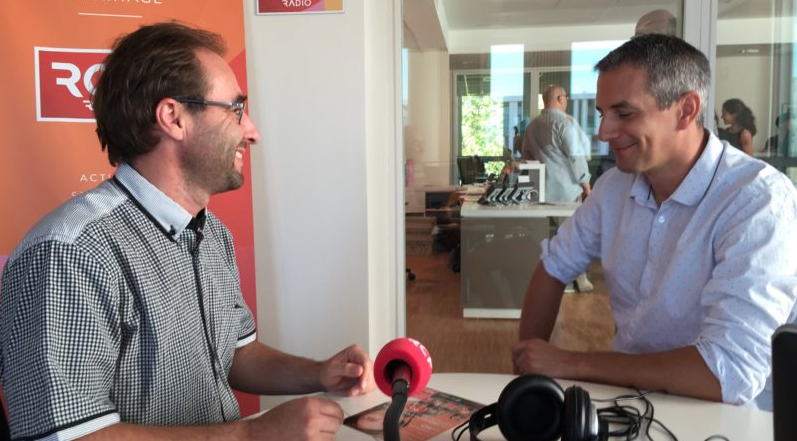 Journaliste, issu de l’ESJ, et jusque là également enseignant à l’Université d’Auvergne, Stéphane Longin (à droite) remplace Philippe Lansac (à gauche) @ RCF Lyon