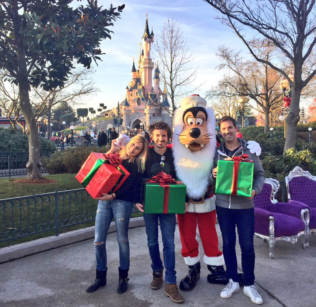 L'équipe du Double Expresso est déjà arrivée à Disneyland Paris © Illustration Twitter