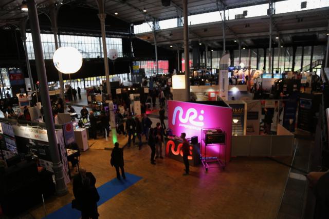 Pour la deuxième année consécutive, le Salon de la Radio était organisé sous la Grande Halle de la Villette à Paris. Plus de 100 exposants y ont présenté leurs produits et leurs services durant trois journées © Serge Surpin