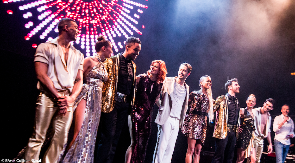 Et pour clôturer la soirée, la troupe de la comédie musicale "Saturday Night Fever", venue mettre le feu au Palace aux couleurs du Disco, a fait danser toute la salle © Guilhem Canal