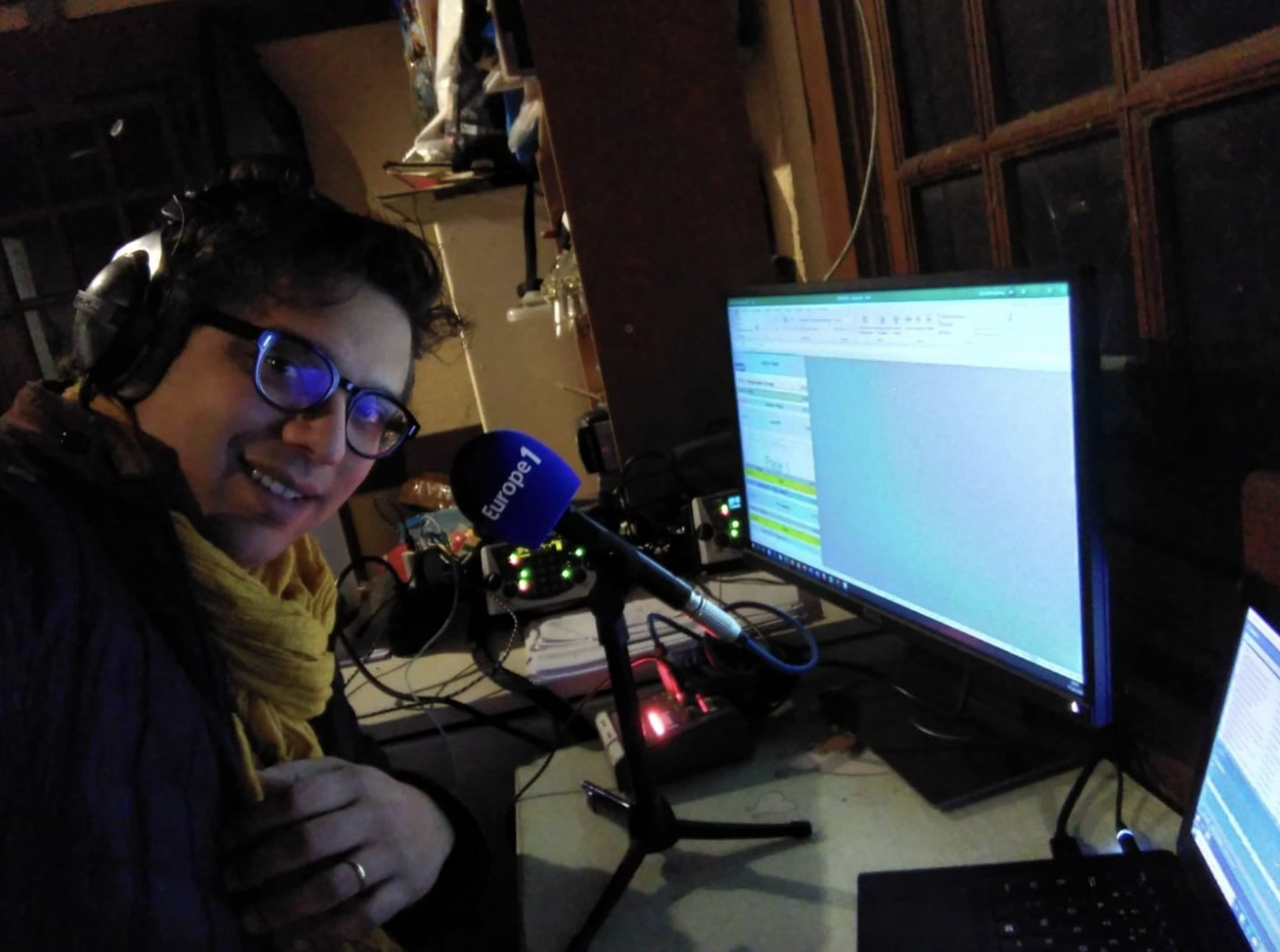 Même Matthieu Belliard, qui présente la matinale d'Europe 1, a opté pour le télétravail © Twitter Belliard