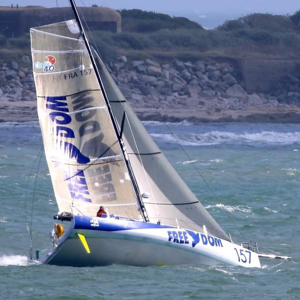 Un bateau aux couleurs de Radio Free Dom