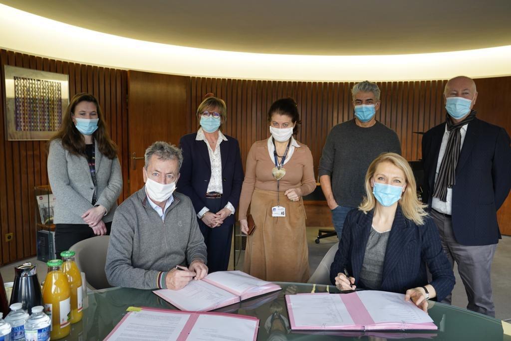 Signature de l’accord en présence de Sibyle Veil, Présidente-directrice générale de Radio France et Emmanuel de Buretel, Président de la SPPF @ Christophe Abramowitz - Radio France