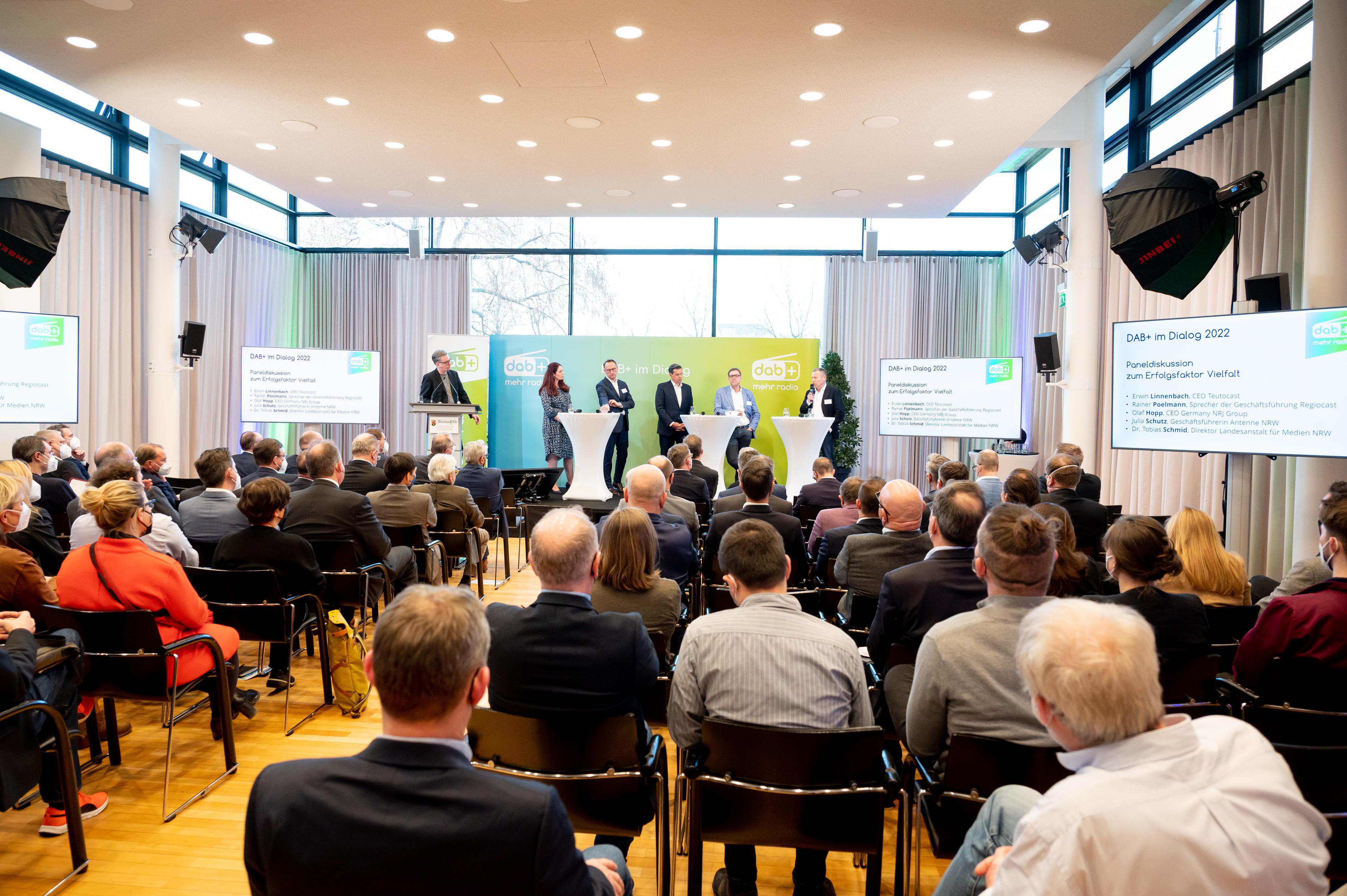 Une rencontre dénommée "DAB+ im dialogue 2022" s'est tenue la semaine dernière à Berlin pour faire le point sur le développement de ce mode de diffusion en Allemagne © Christian Kruppa.
