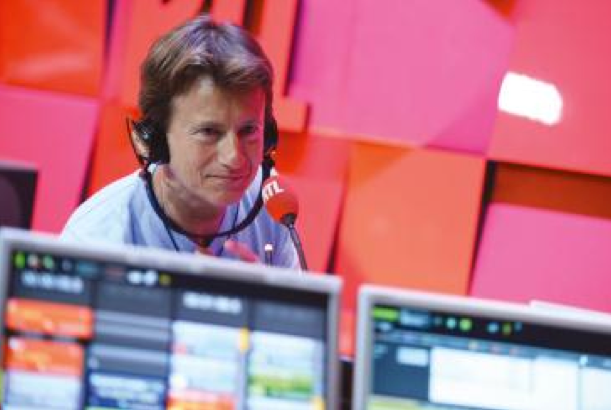 "Stop ou Encore" : les auditeurs font la programmation et en composant le 3210, ils choisissent de poursuivre ou d'interrompre l'écoute de trois titres successifs d’un artiste