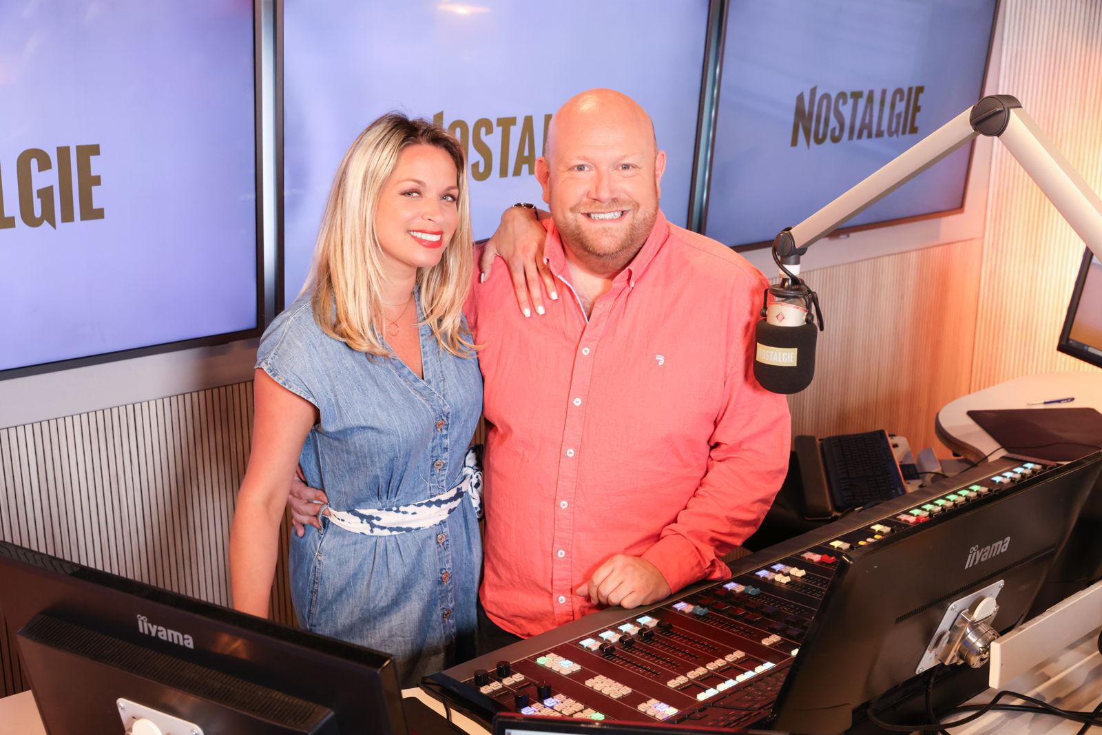"La Nosta Family "change de visage et de voix. Tous les matins, de 6h à 9h, Olivier et Isa réveilleront les auditeurs de la première radio francophone de Belgique © Stéphane de Coster