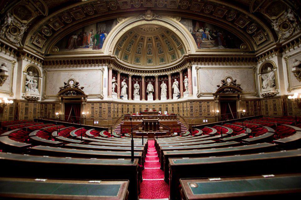 Une table ronde sur la radio au Sénat