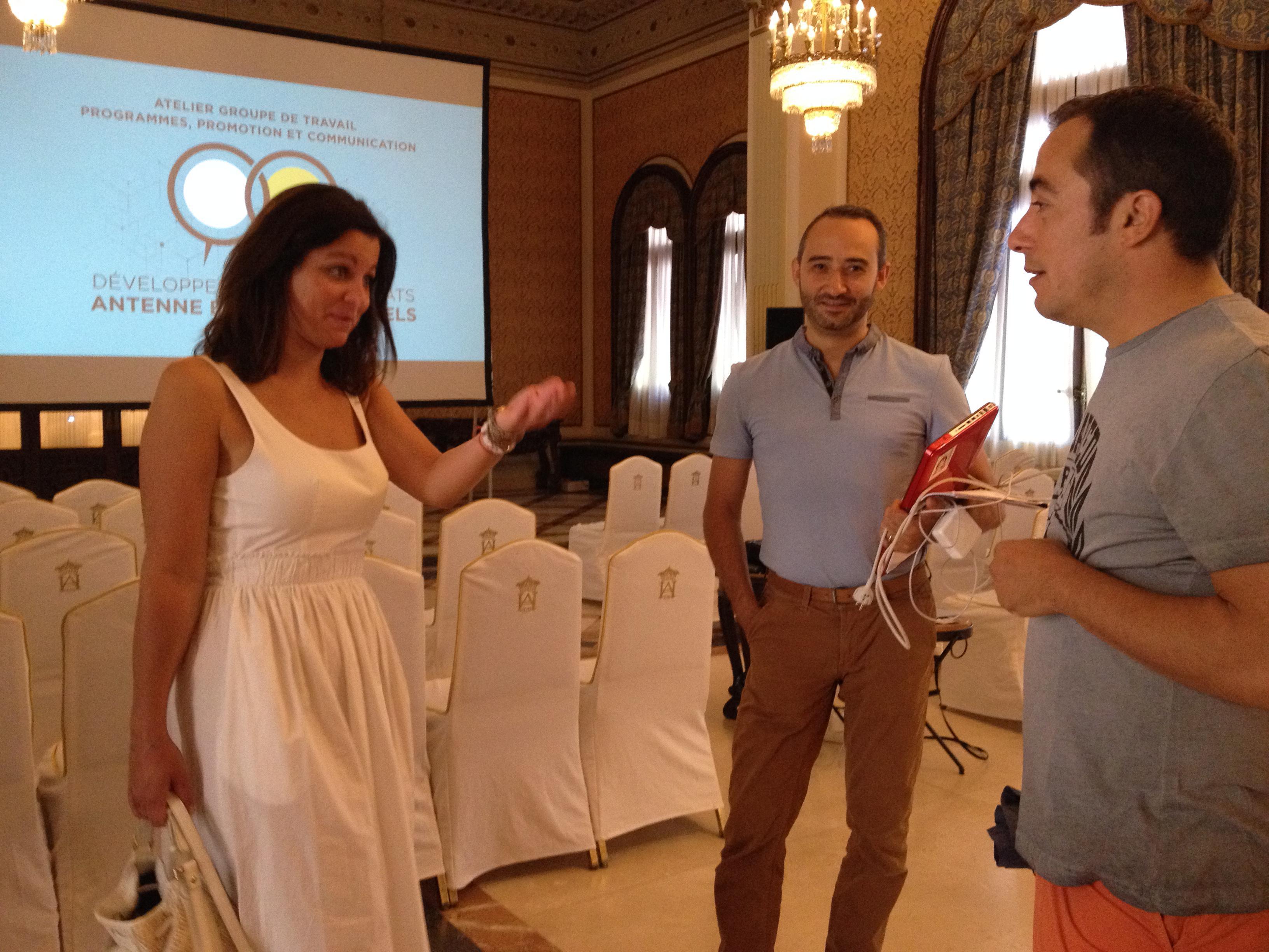 Discutions à bâtons rompus après l'atelier de Jacques Iribarren (100% radio) consacré aux achats.