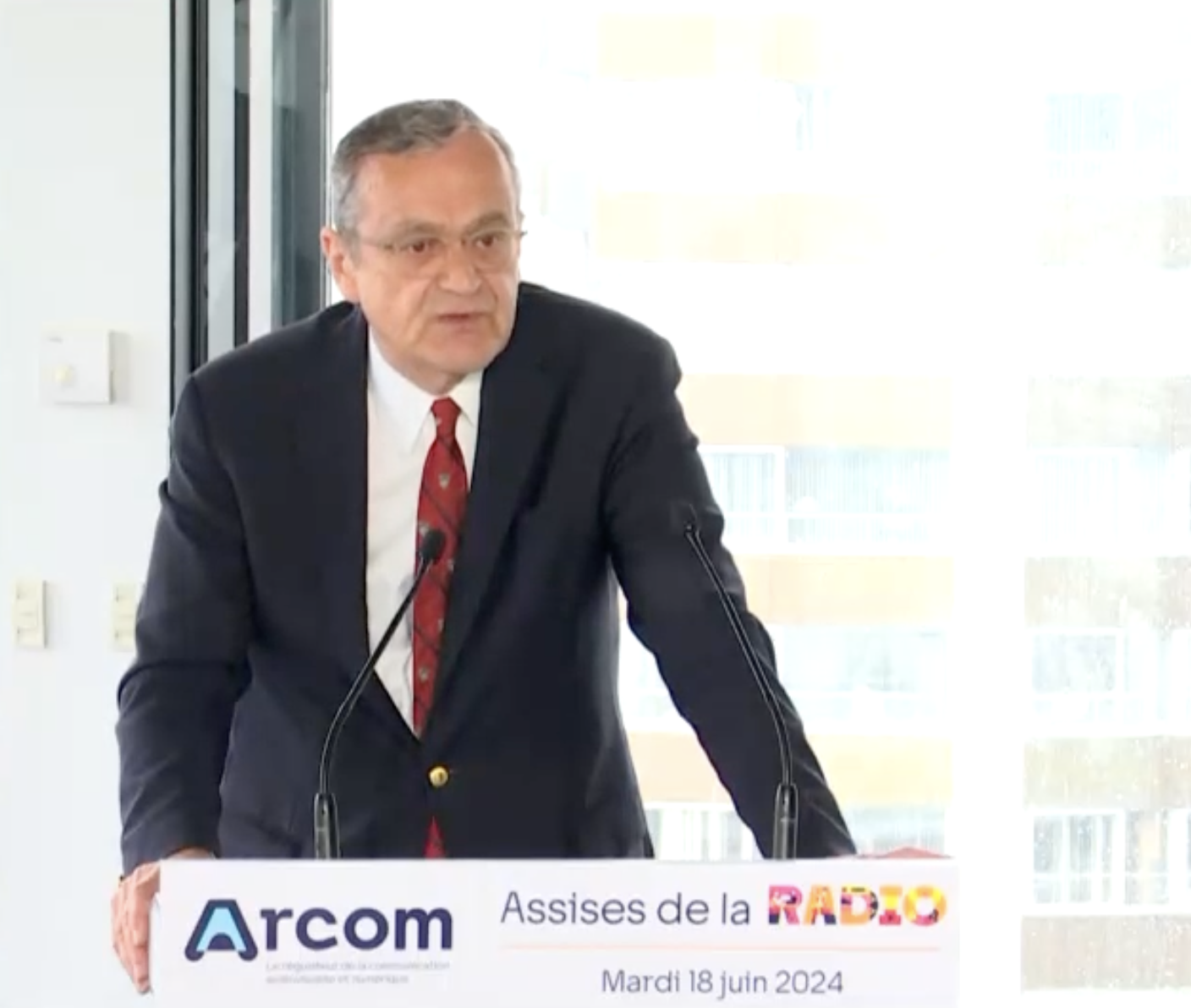 "L’Arcom sera toujours aux côtés des opérateurs pour les accompagner dans leur transformation, en favorisant un environnement propice, en offrant son expertise, en entendant les doutes, les questions, les besoins. Mais c’est vous qui faites vivre la radio" a déclaré Roch-Olivier Maistre