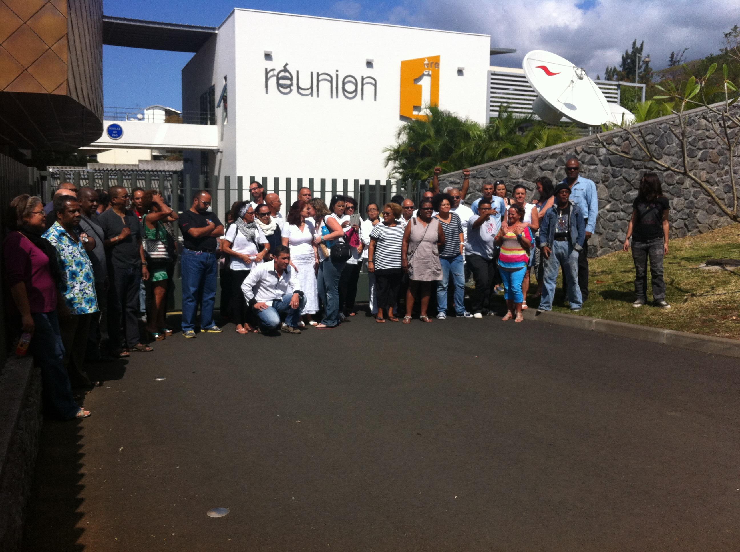 Manifestation devant Réunion 1ère
