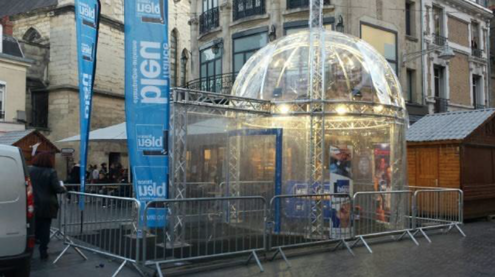 France Bleu Champagne-Ardenne a installé son studio Igloo au coeur du Village de Noël de Reims 2015