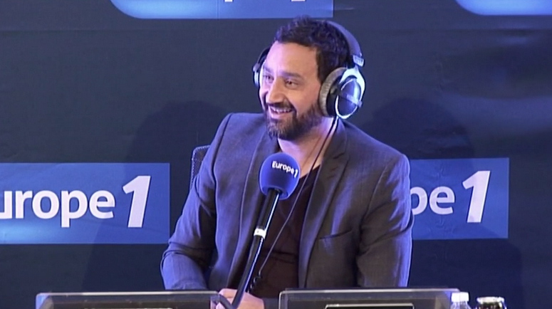 Depuis septembre 2014, Cyril Hanouna anime Les Pieds dans le Plat. Il avait succédé à Laurent Ruquier (débauché par RTL), qui présentait à la même heure la quotidienne "On va s’gêner"