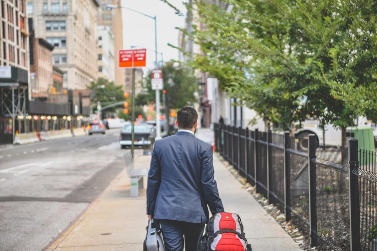Tech Giants Warn H-1B Employees Against Travel Amid Policy Changes