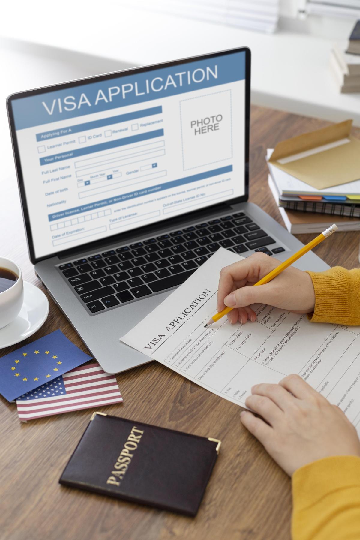 U.S. Lawmakers Advocate for H-1B Visa Renewal Expansion