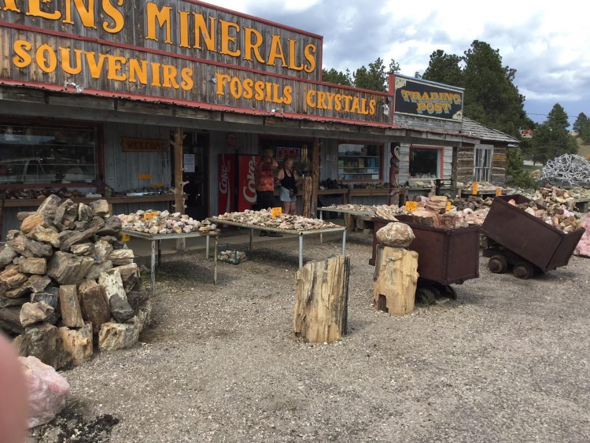Shopping and Galleries