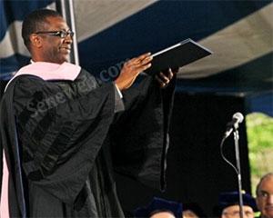 Youssou Ndour Chante Pour Interpol