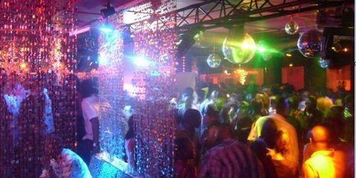 Les fils de milliardaire nichés au Duplexe NIGHT club