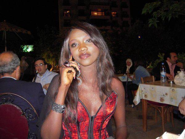 Oumou Provoc : Grande buveuse de champagne
