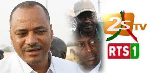 Le promoteur de lutte, Luc Nicolai, El hadj Ndiaye de la 2S TV et Babacar Diagne de la RTS, signent la paix des braves.