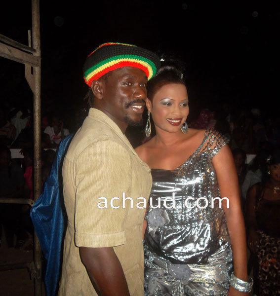 Voici un tassukat et une danseuse et si Pape Ndiaye Thiopet prenait la Mbathio comme seconde épouse ce sera une vraie famille de Mbeundekatt