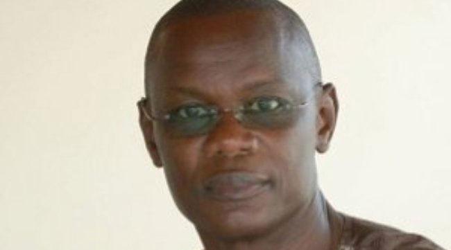 Mr le Ministre , Mor Ngom Eclairer la lanterne des sénégalais (Fallou M . Fall )