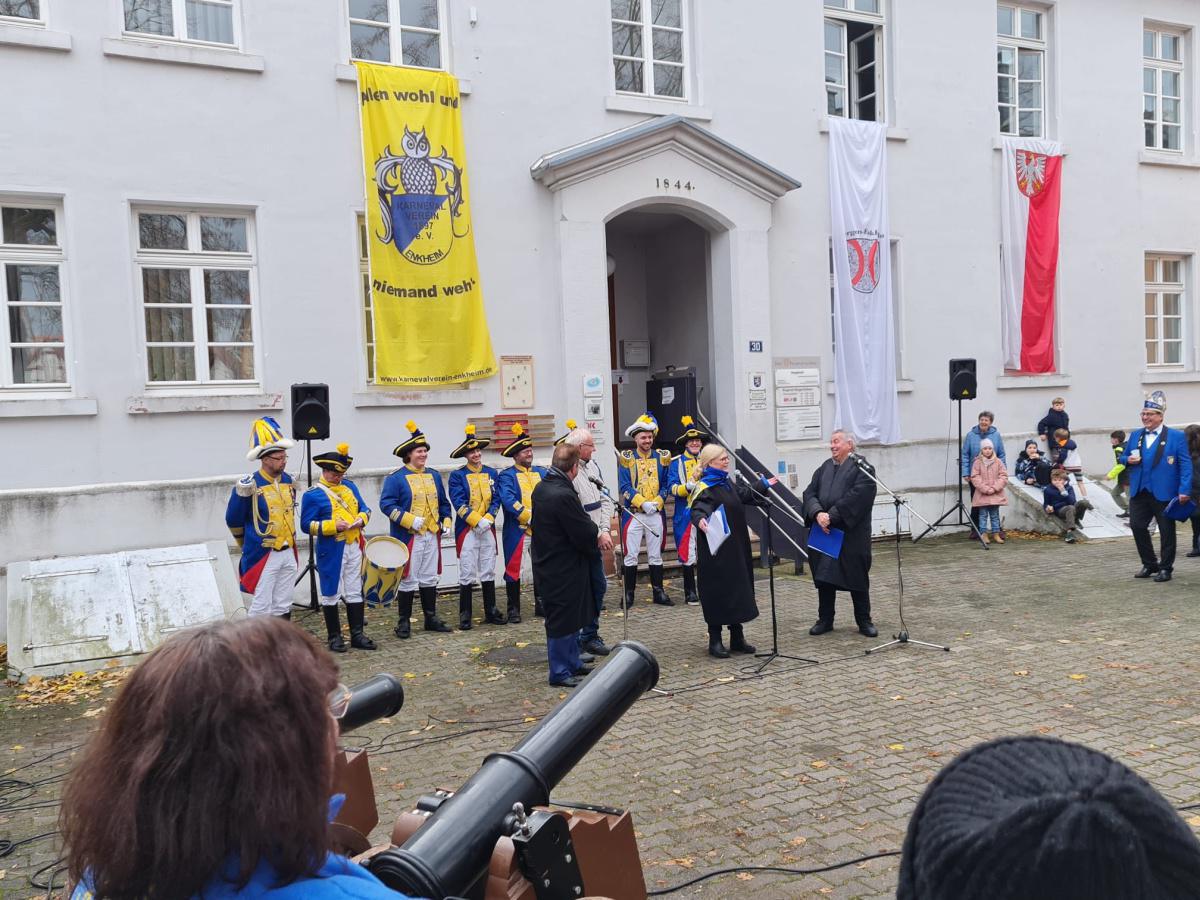 Erstürmung der Verwaltungsstelle durch den Karnevalverein Enkheim Erstürmung der Verwaltungsstelle durch den Karnevalverein Enkheim