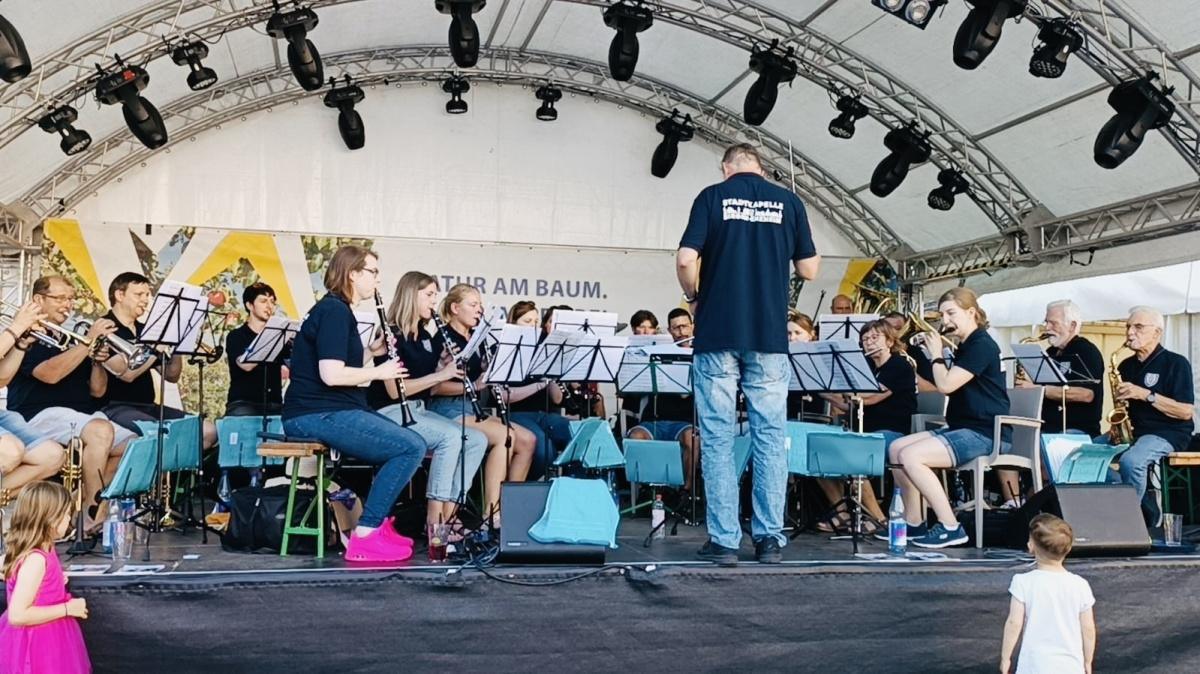 Stadtkapelle Bergen-Enkheim auf dem Berger Markt