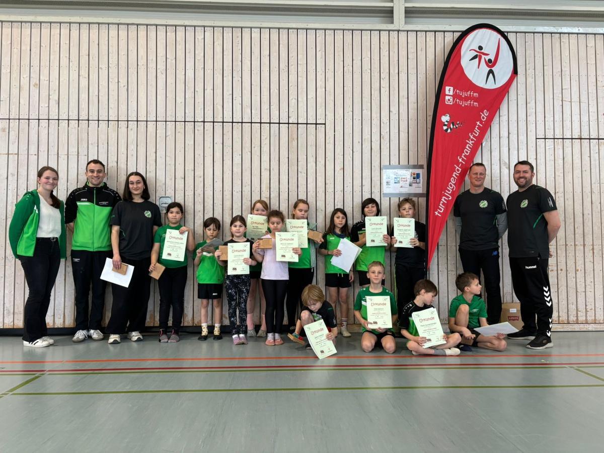 16 Kinder unserer Turnabteilung beim Hallenkinderturnfest in Frankfurt