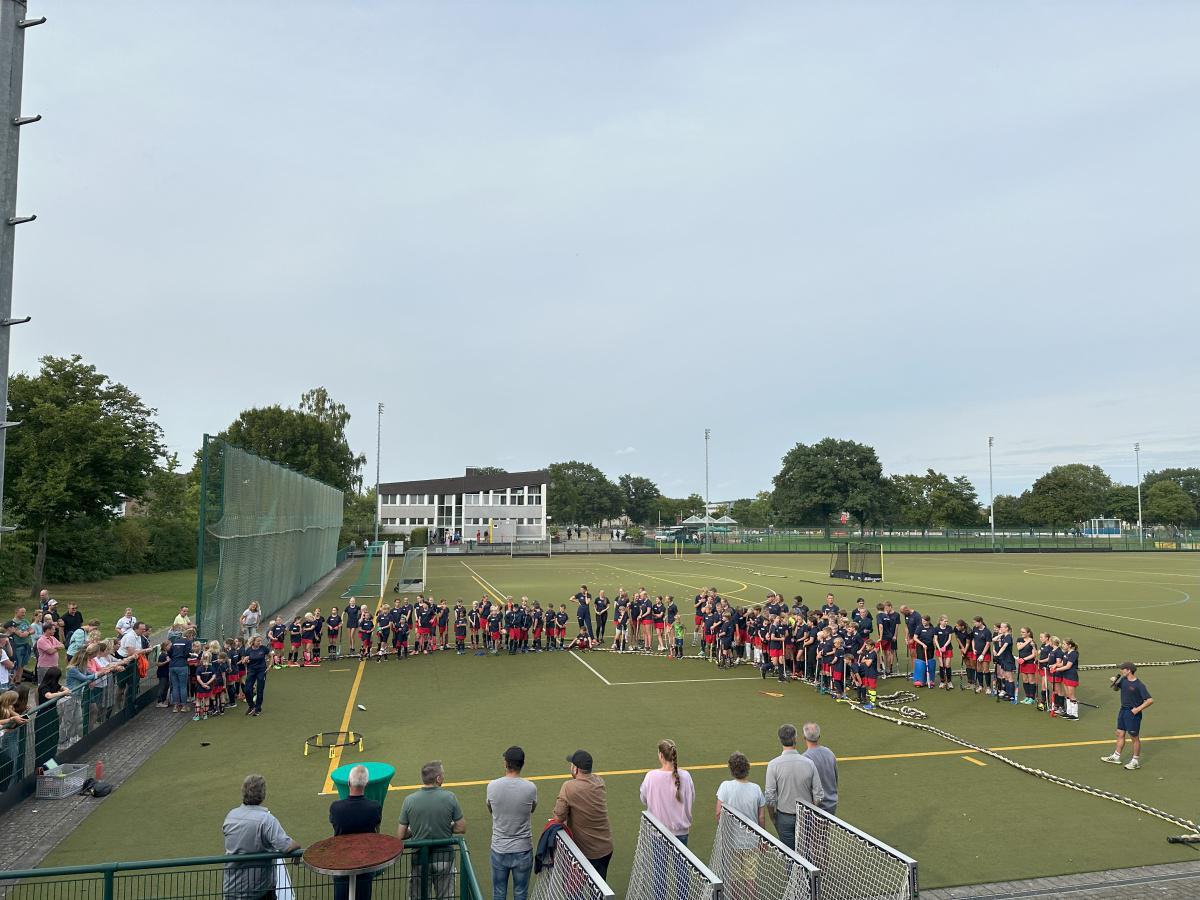 Hockeycamp 2024: TV Jahn Oelde begeistert 100 junge Hockeytalente Hockeycamp 2024: TV Jahn Oelde begeistert 100 junge Hockeytalente