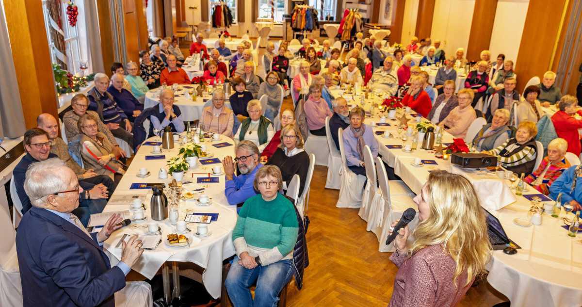 Stimmungsvoller Jahresabschluss des Offenen Treffpunkts 60 plus Stimmungsvoller Jahresabschluss des Offenen Treffpunkts 60 plus