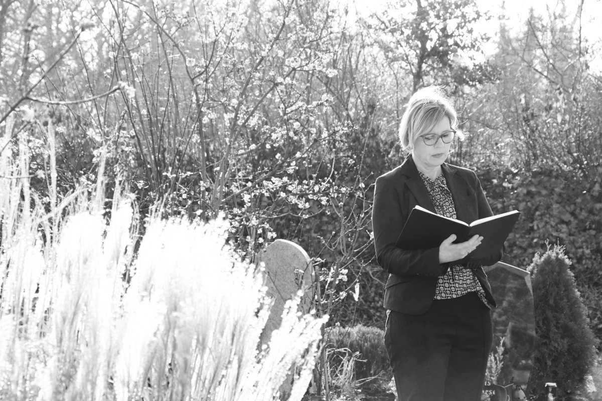 Trauerrednerin Simone Heine – Worte für den Abschied