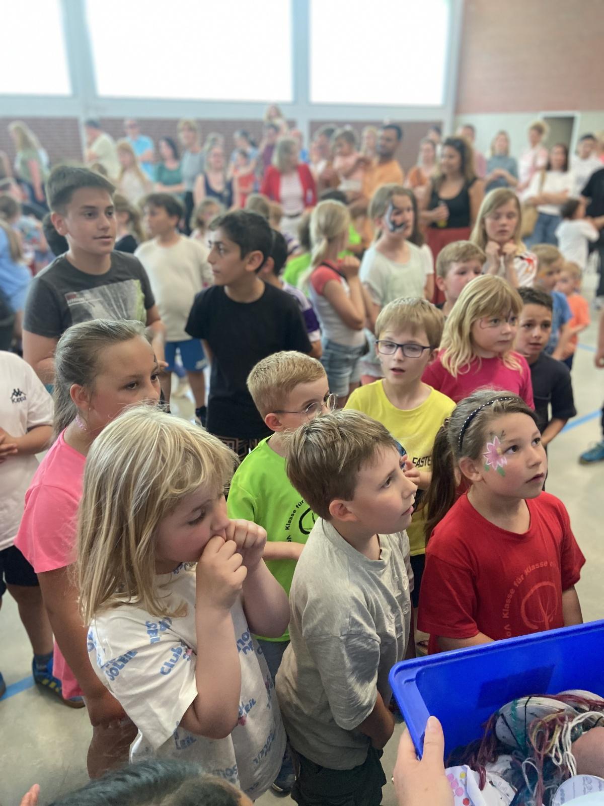 Von-Ketteler-Grundschule Oelde feiert fröhliches Schulfest mit vielen Spielaktionen